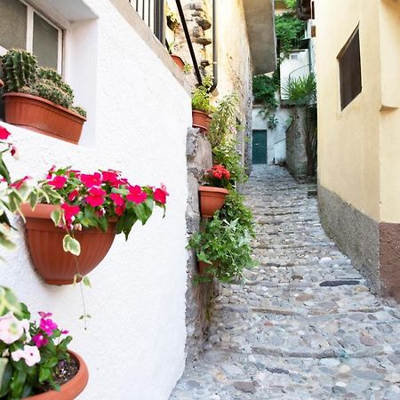Charming Moment Di Villa Porta - Borgo Antico Луино Экстерьер фото